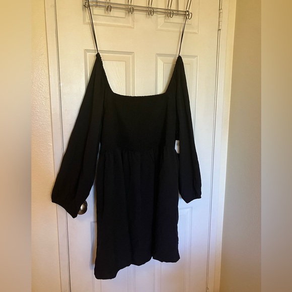Old Navy Dresses & Skirts - New Old Navy Women’s Black Mini Dress